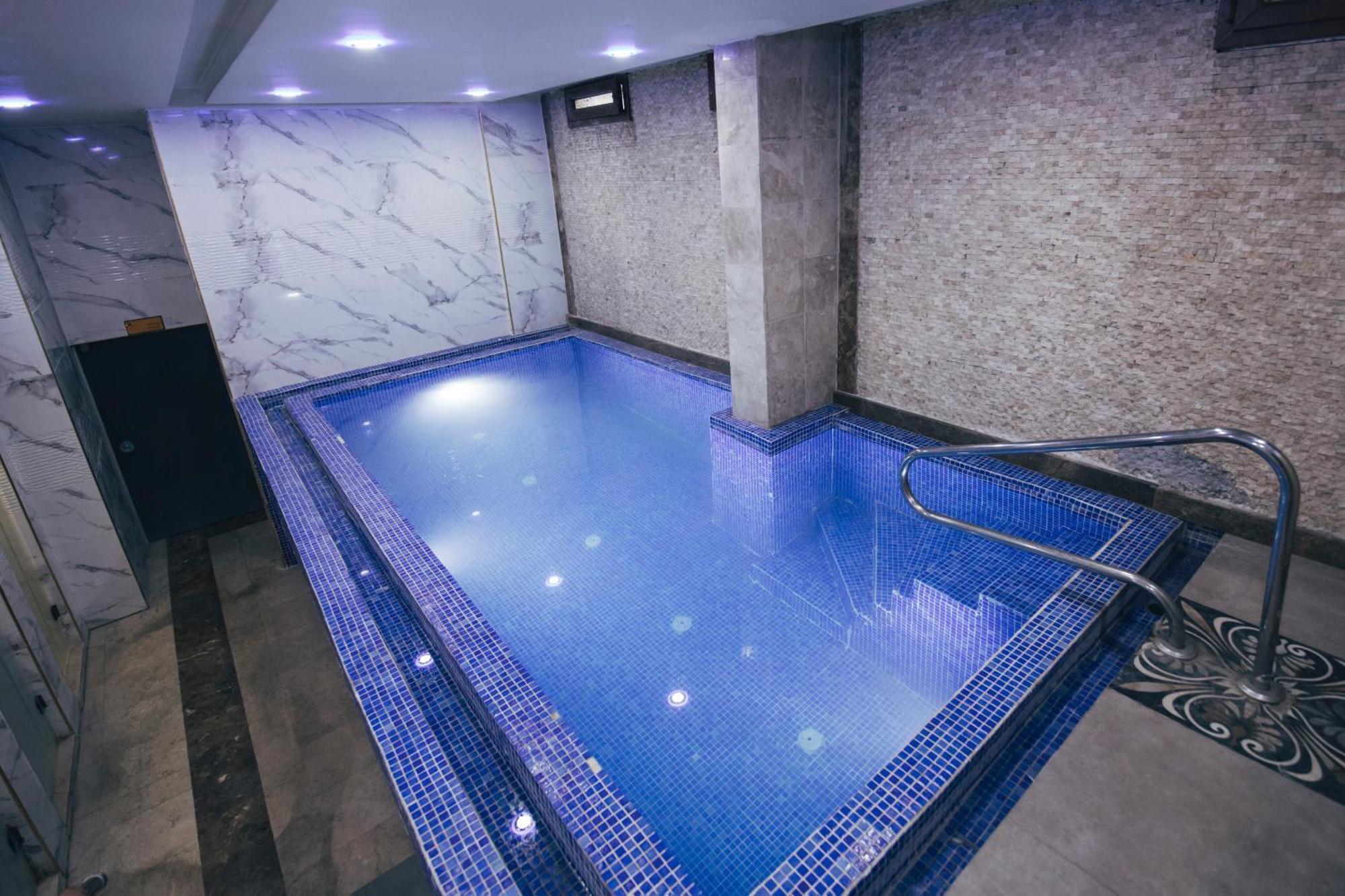 Royal Mersin Otel ภายนอก รูปภาพ